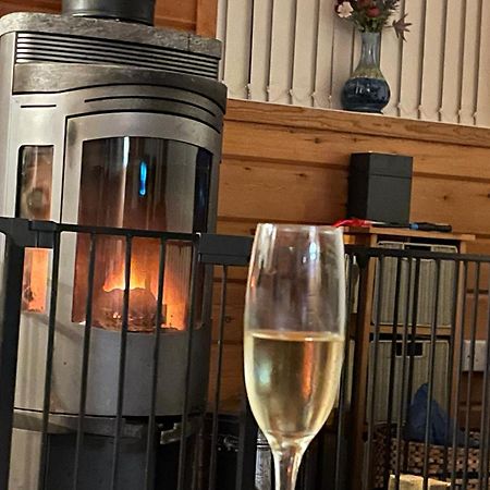Luxury Peak District Lodge, Hot Tub, Log Burner, Nr Lake Rudyard المظهر الخارجي الصورة