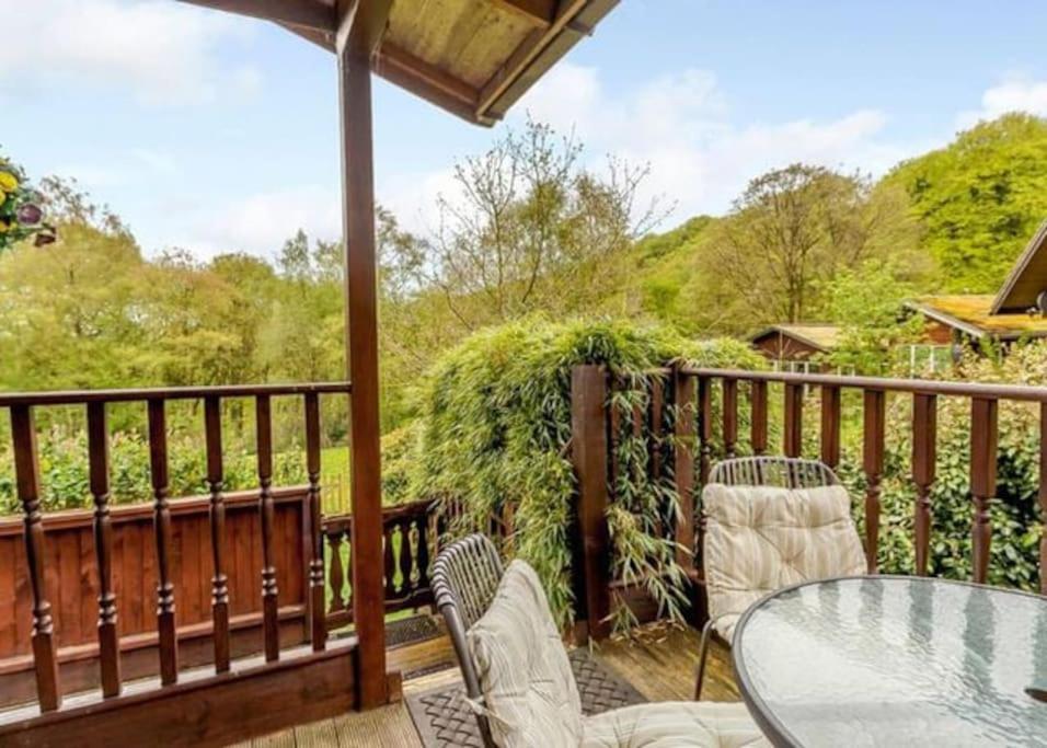 Luxury Peak District Lodge, Hot Tub, Log Burner, Nr Lake Rudyard المظهر الخارجي الصورة