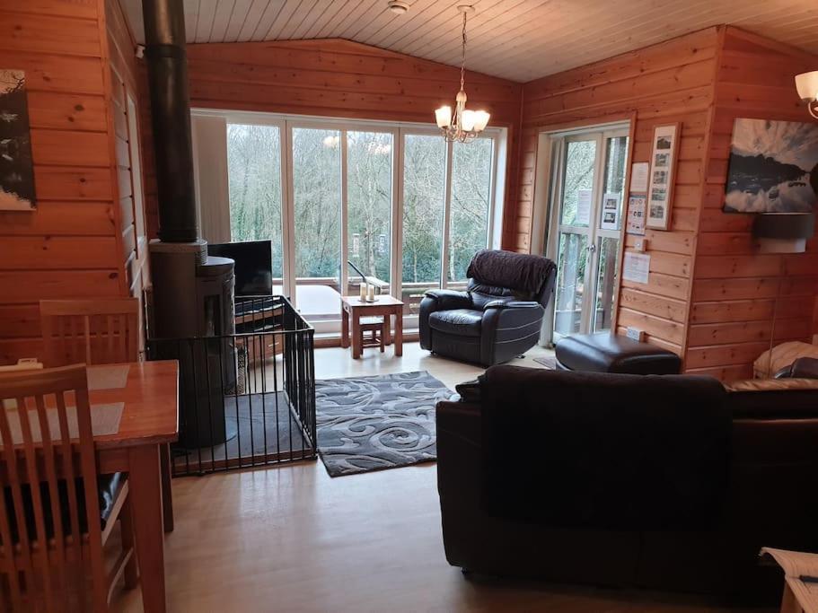 Luxury Peak District Lodge, Hot Tub, Log Burner, Nr Lake Rudyard المظهر الخارجي الصورة