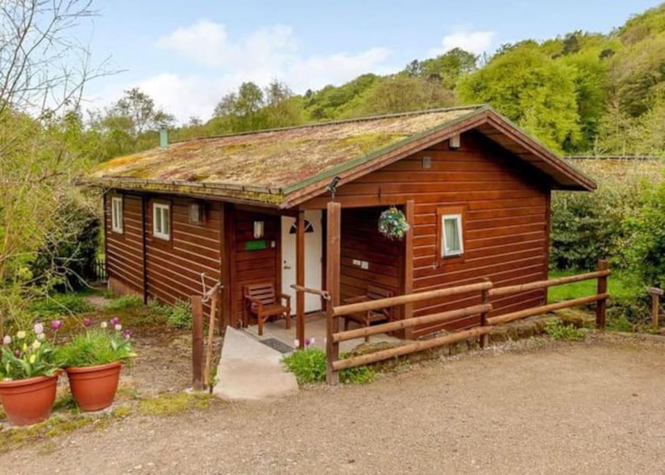 Luxury Peak District Lodge, Hot Tub, Log Burner, Nr Lake Rudyard المظهر الخارجي الصورة