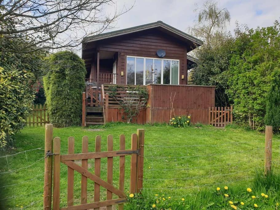 Luxury Peak District Lodge, Hot Tub, Log Burner, Nr Lake Rudyard المظهر الخارجي الصورة